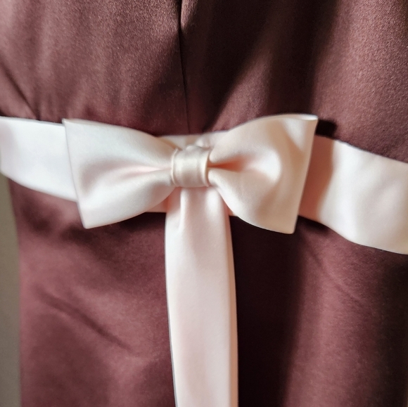 Elegant A-line dress by Alfred Angelo - Picture 3 of 12